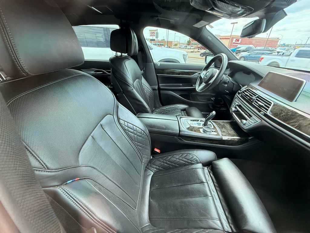 Used 2020 BMW 740i w/ M Sport Package RWD image 18