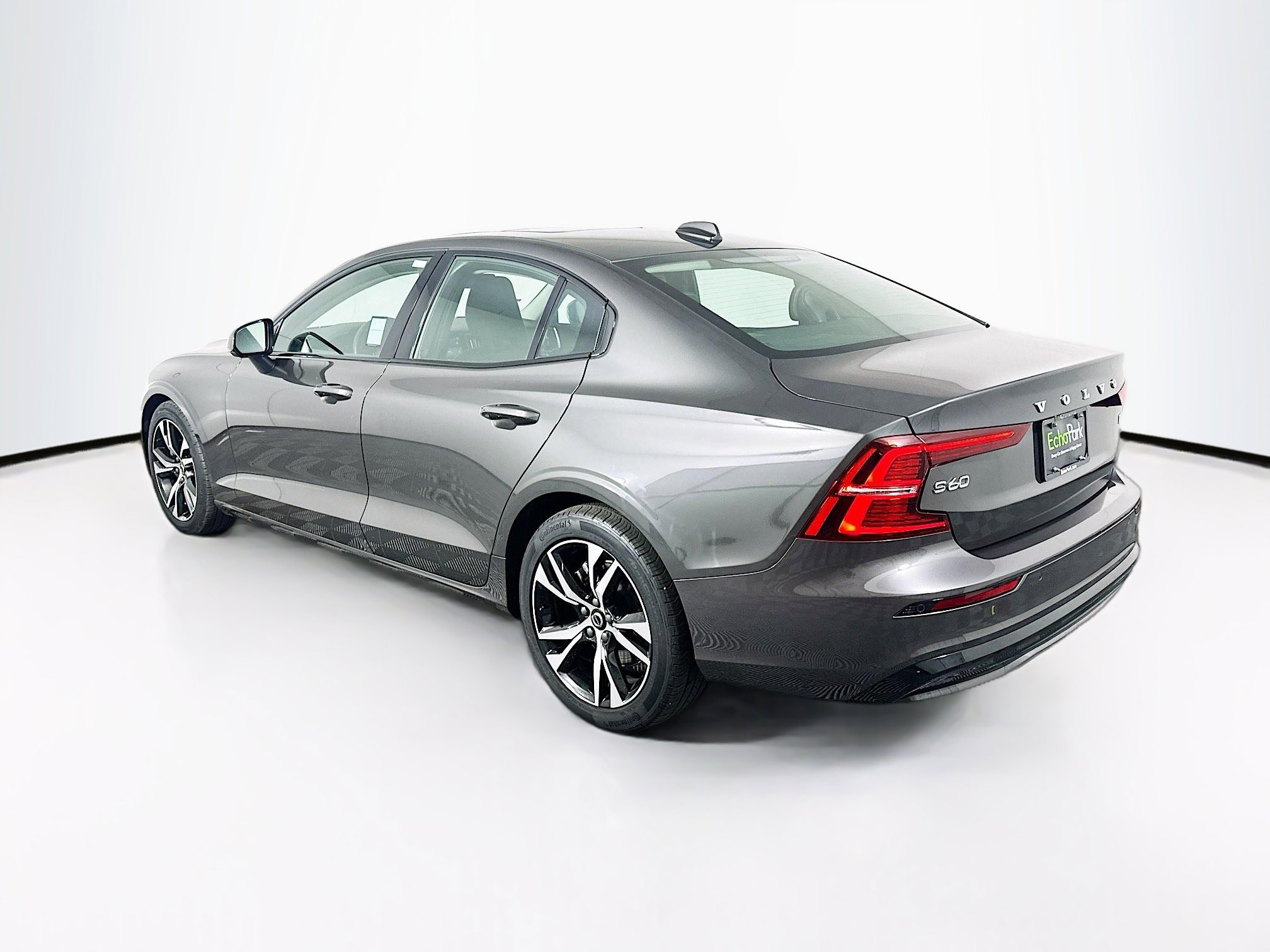 Used 2025 Volvo S60 B5 Core image 5