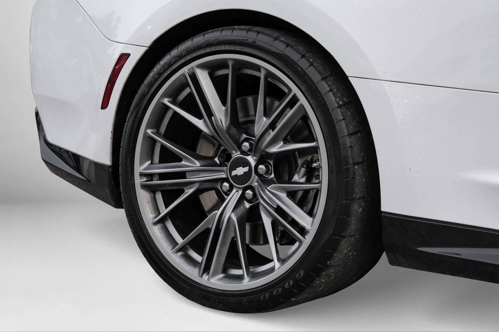 Used 2018 Chevrolet Camaro ZL1 image 36