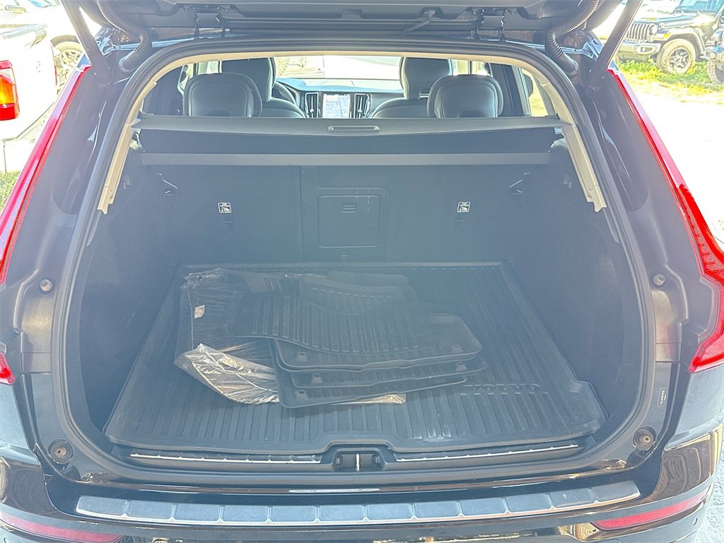 Used 2023 Volvo XC60 B5 Core image 30