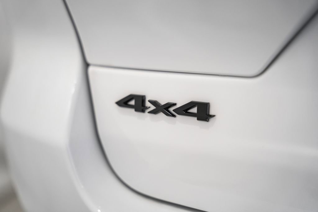 New 2025 Jeep Grand Cherokee Altitude image 8