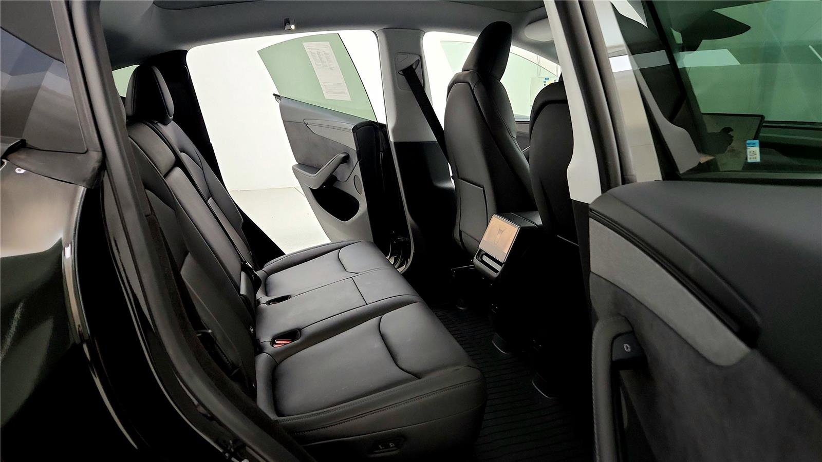 Used 2026 Tesla Model Y Long Range image 18