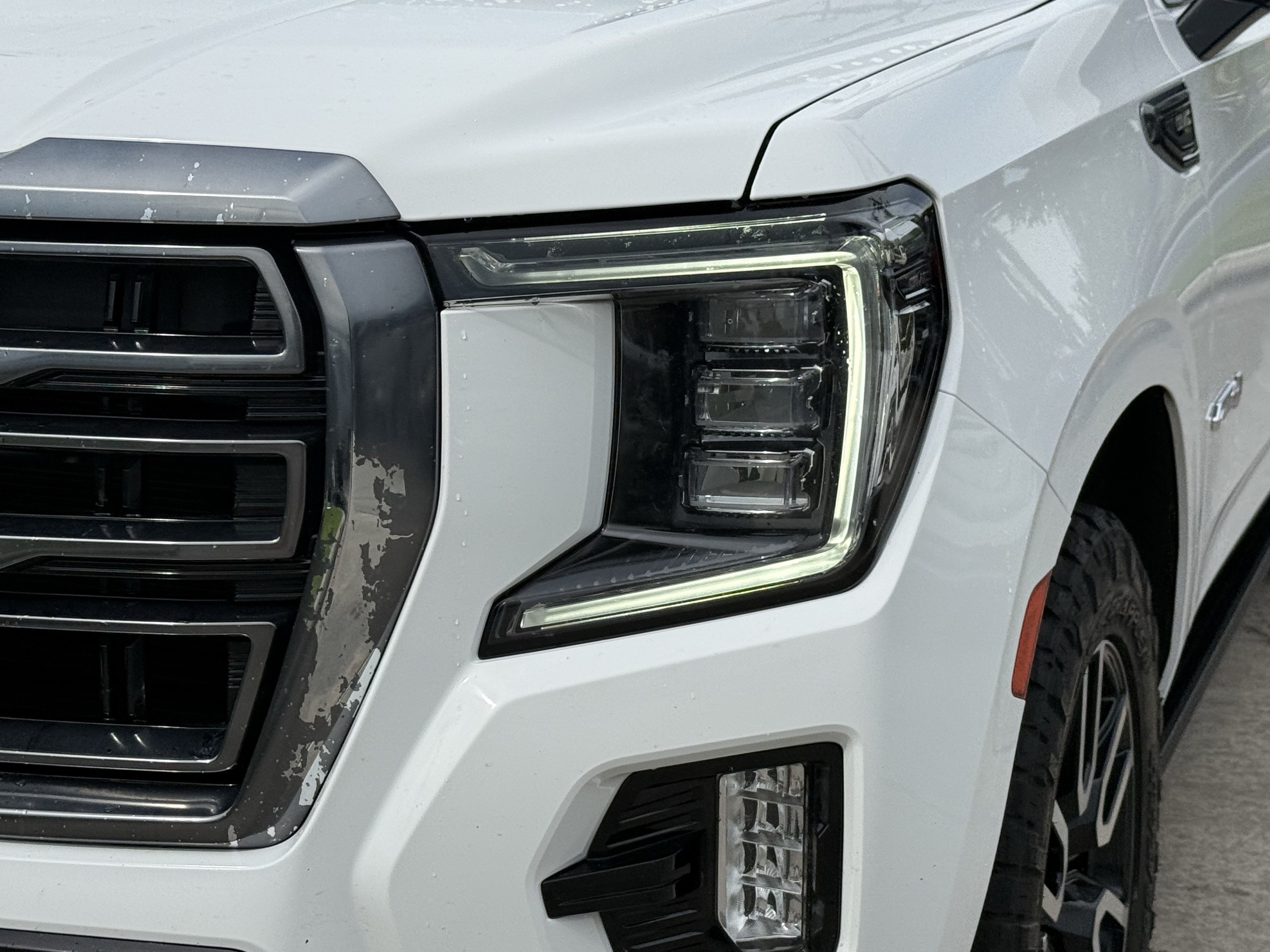 Used 2023 GMC Yukon XL AT4 w/ AT4 Premium Package AWD/4WD image 11