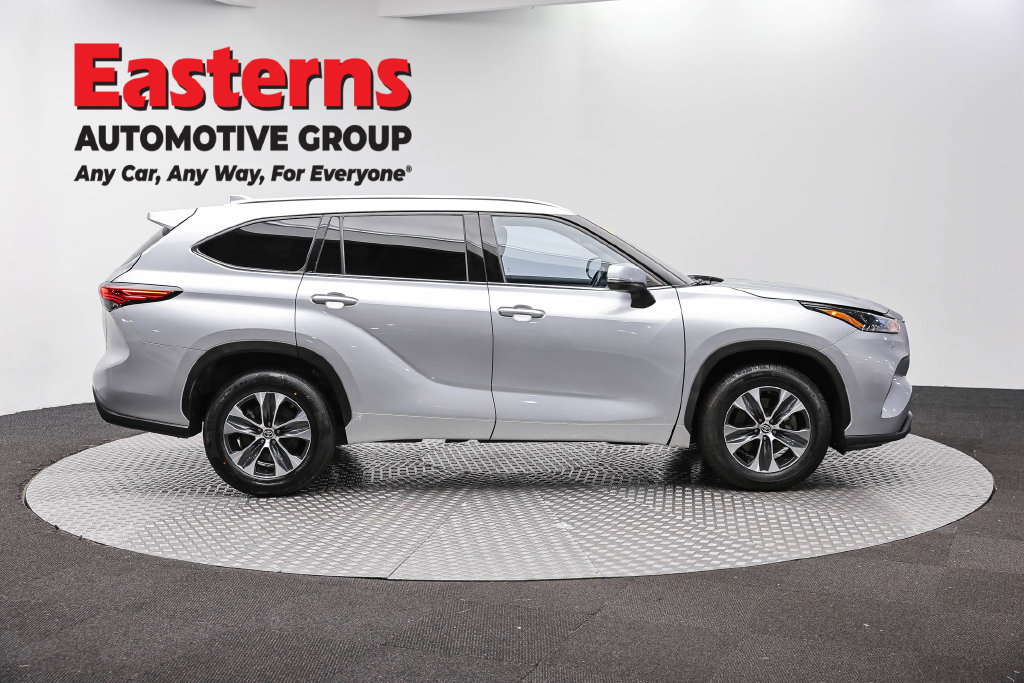 Used 2021 Toyota Highlander XLE FWD image 6