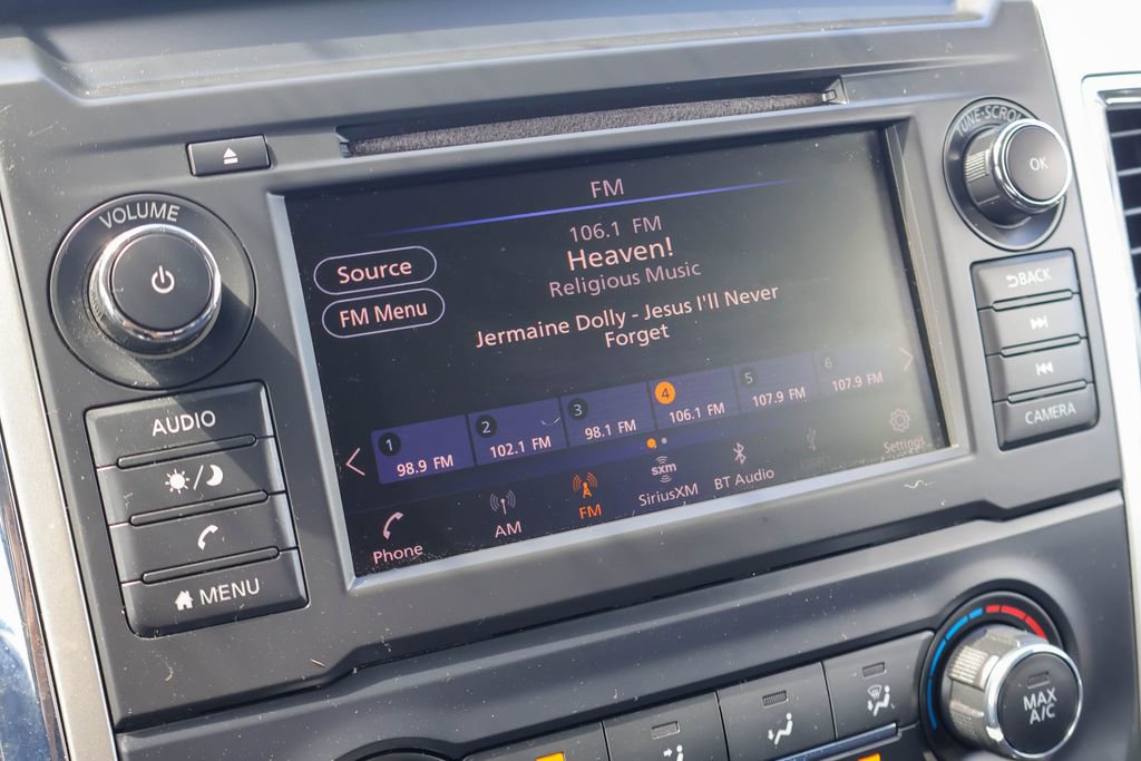 Used 2019 Nissan Titan SV image 3
