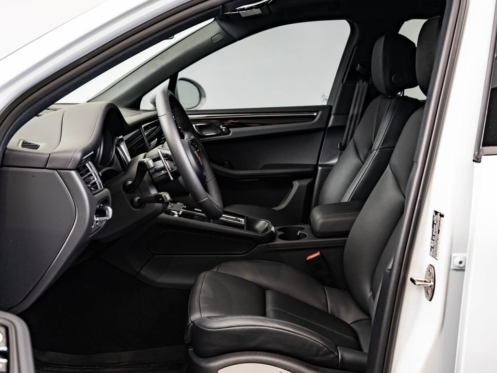 Certified 2026 Porsche Macan GTS AWD/4WD image 5