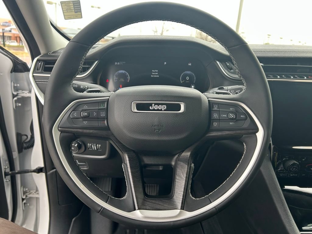 Used 2023 Jeep Grand Cherokee Limited AWD/4WD image 20