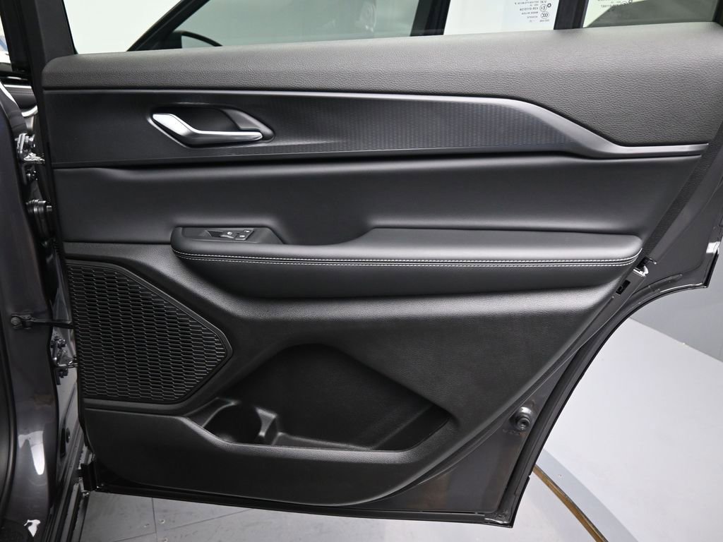 New 2025 Jeep Grand Cherokee L Laredo w/ Luxury Tech Group I image 18