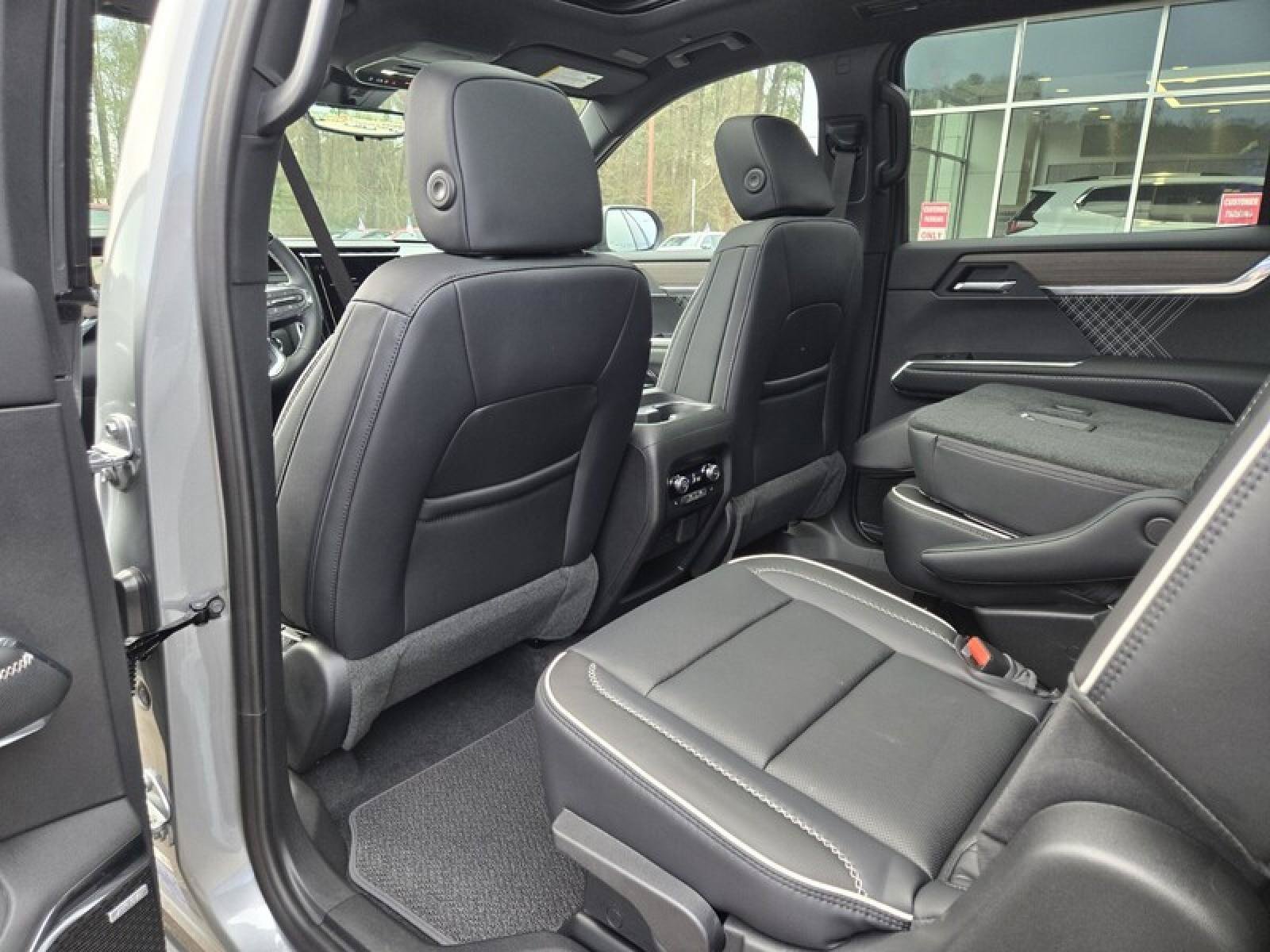 New 2026 GMC Acadia Denali w/ Super Cruise Package FWD image 29