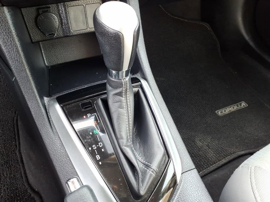 Used 2017 Toyota Corolla LE w/ Carpet Mat Package (TMS) image 8