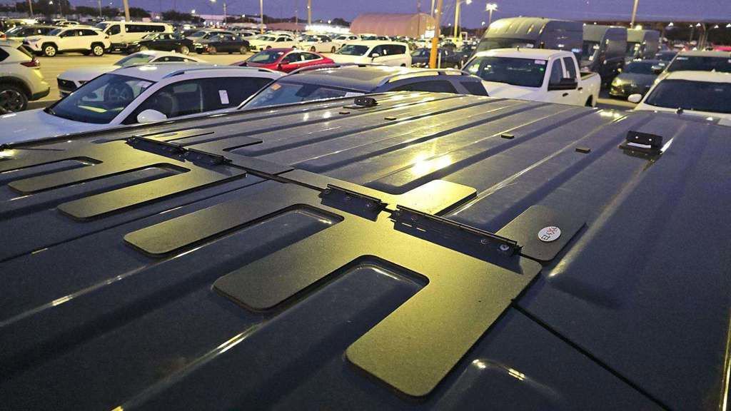 Used 2022 Jeep Wrangler Unlimited Rubicon w/ Trailer Tow Package image 9