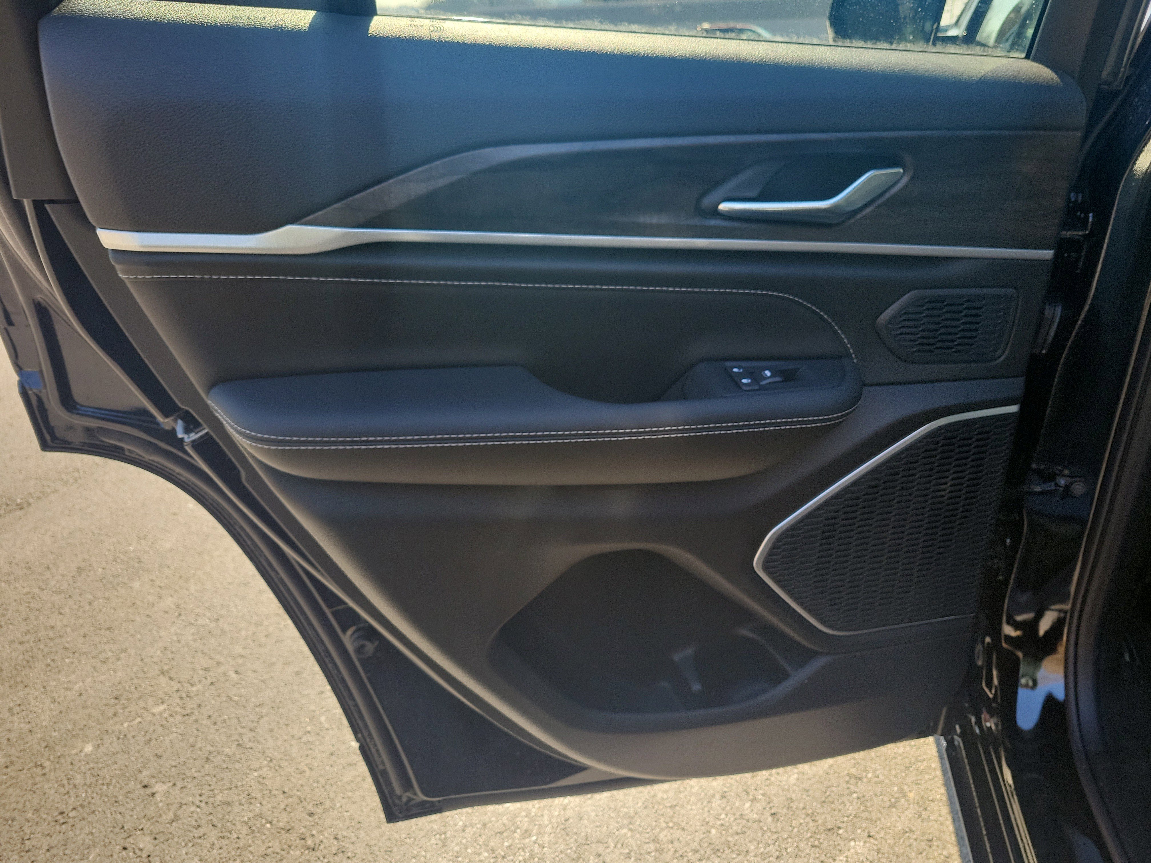 New 2026 Jeep Grand Cherokee Limited Reserve image 26