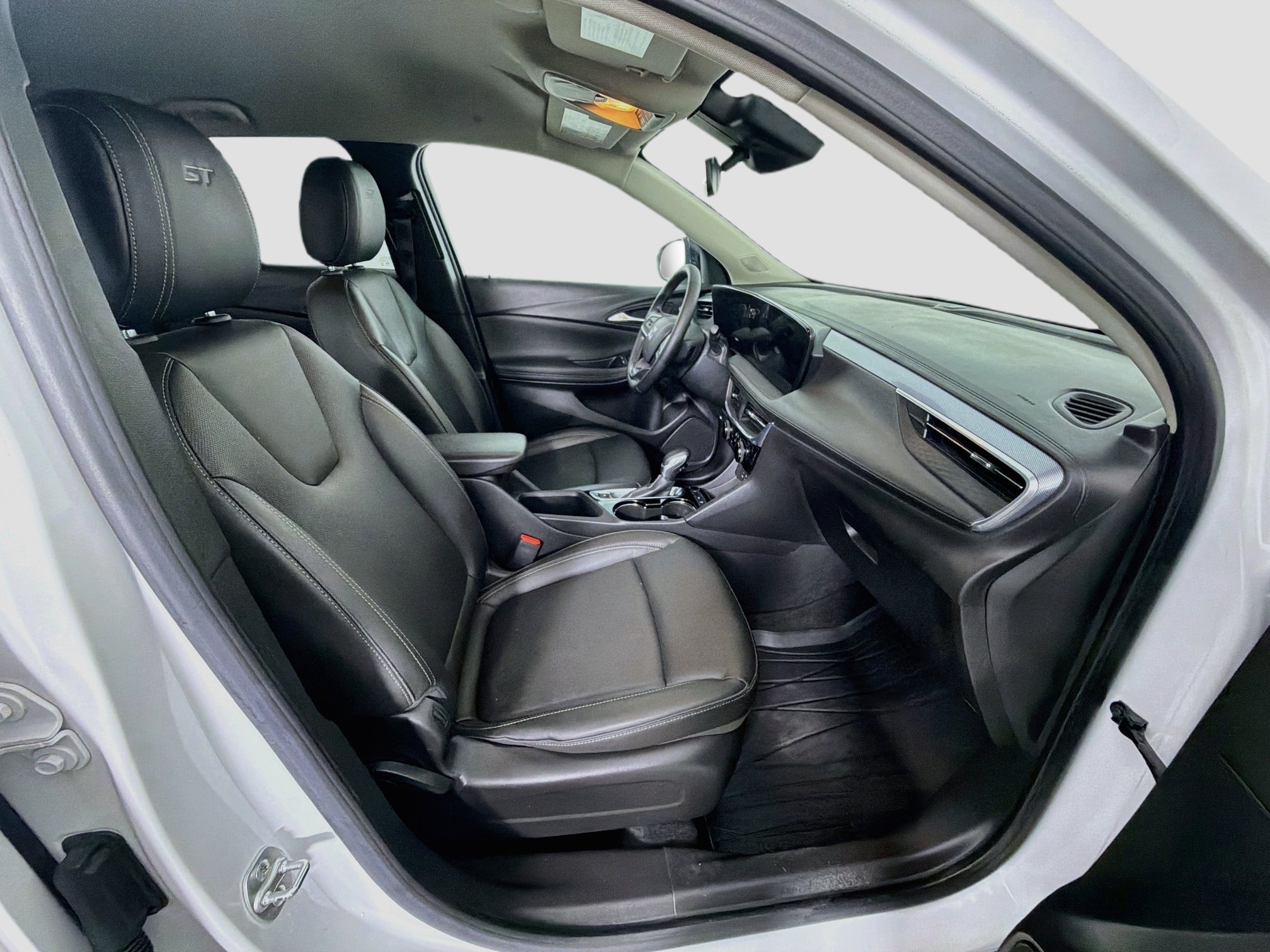 Used 2024 Buick Encore GX Sport Touring w/ Comfort Package FWD image 31