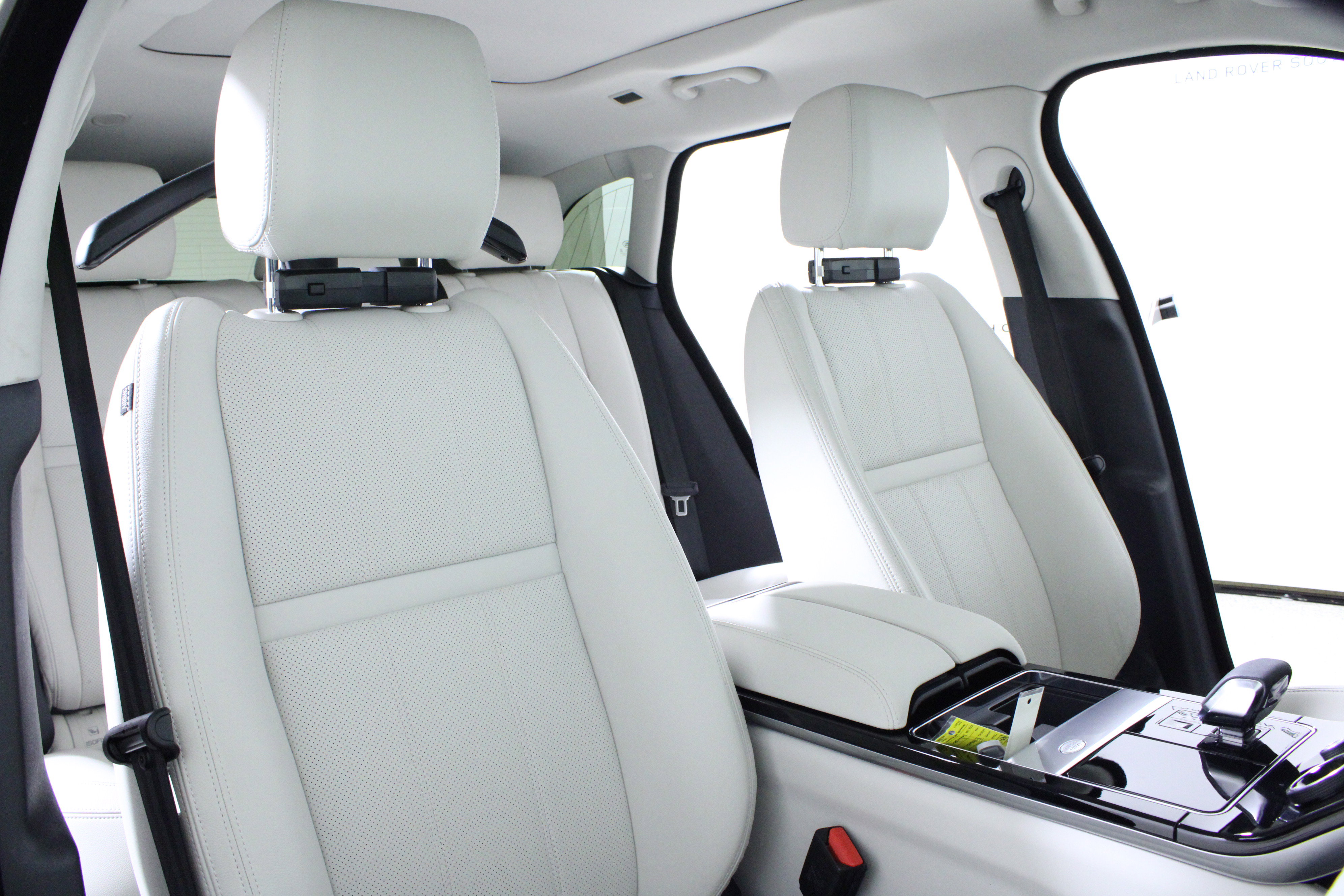 Used 2023 Land Rover Range Rover Velar R-Dynamic S image 18