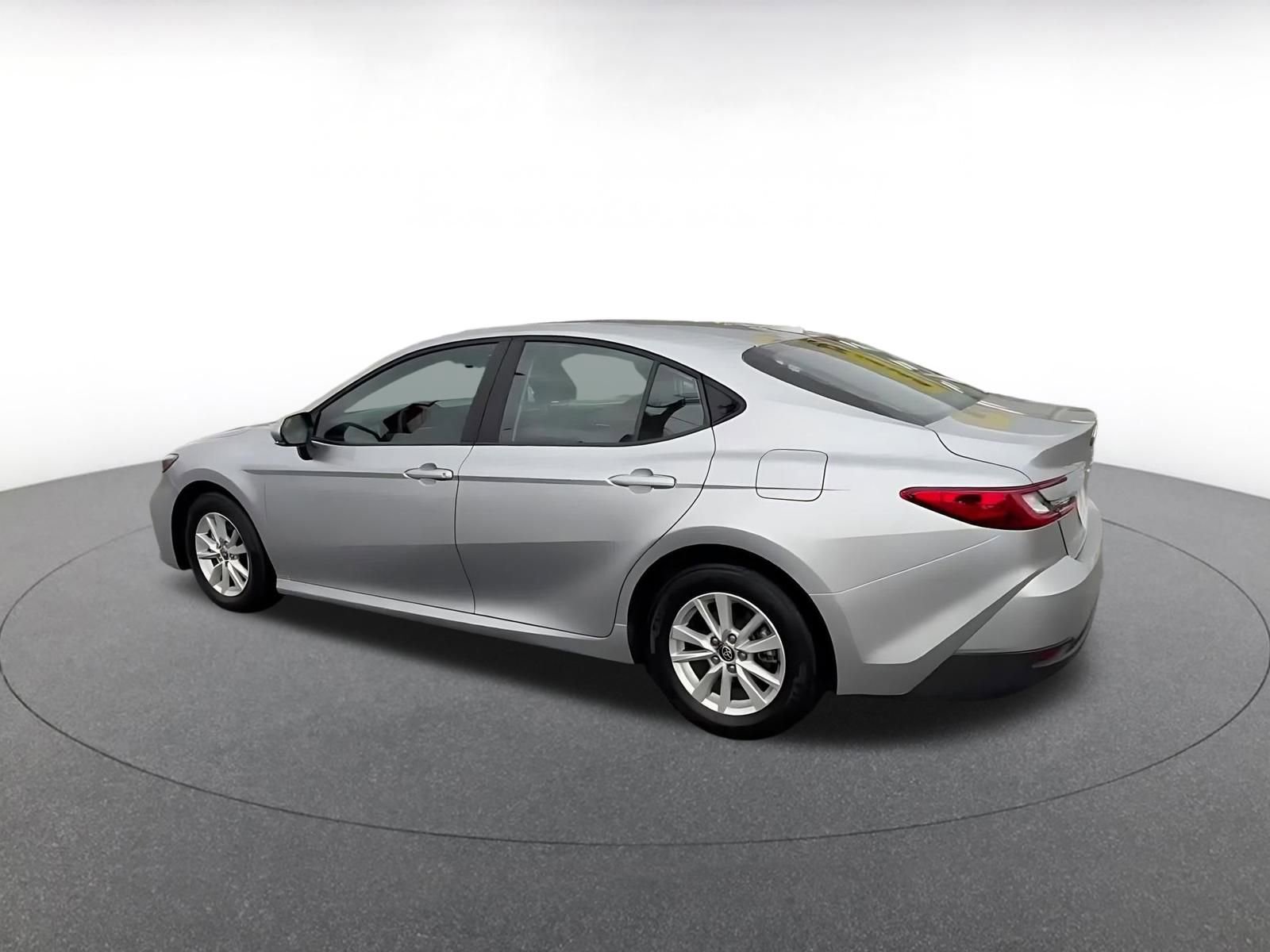 Used 2025 Toyota Camry LE image 10