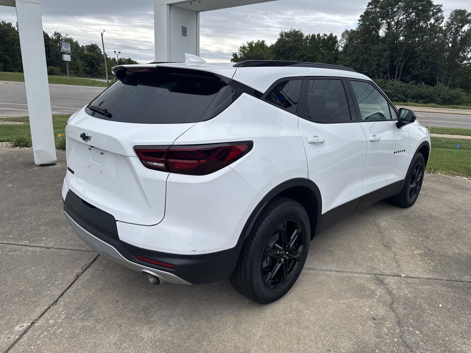 Used 2025 Chevrolet Blazer LT w/ Convenience Package FWD image 4