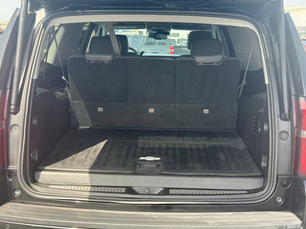 Used 2016 Chevrolet Suburban LT w/ Luxury Package RWD image 5