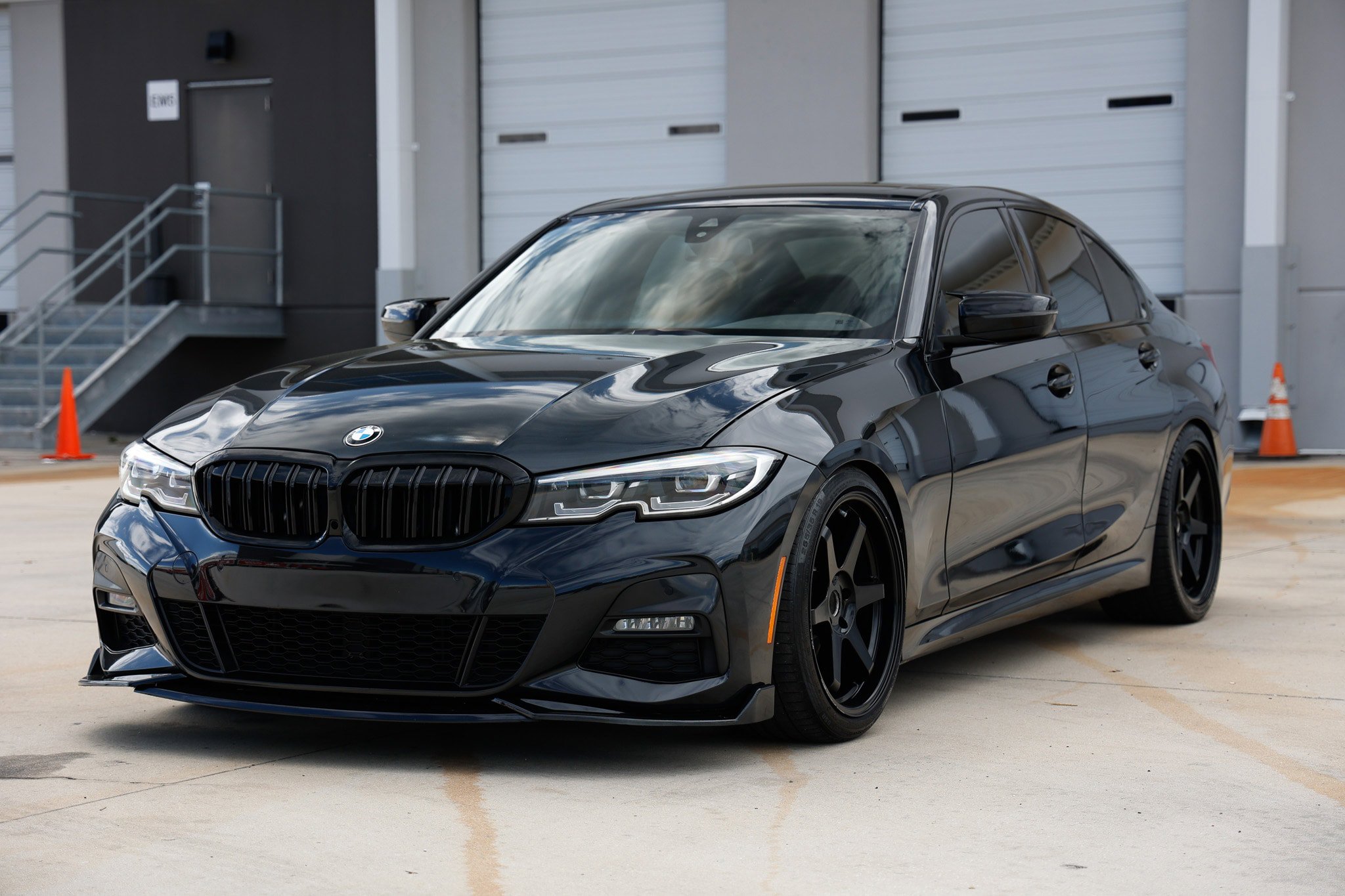 Used 2020 BMW 330i Sedan w/ M Sport Package RWD image 4