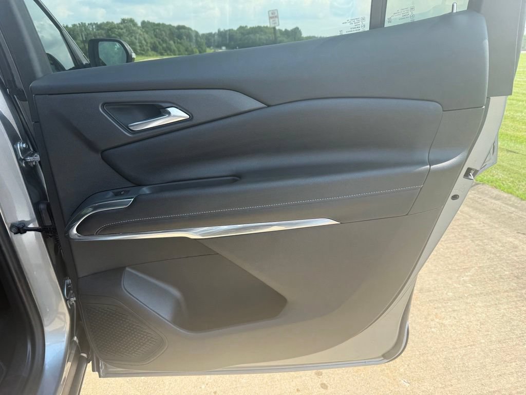 New 2026 Chevrolet Traverse LT w/ Midnight/Sport Edition FWD image 17