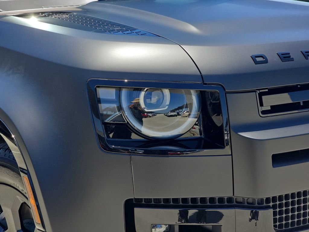 New 2026 Land Rover Defender 110 X-Dynamic SE AWD/4WD image 32