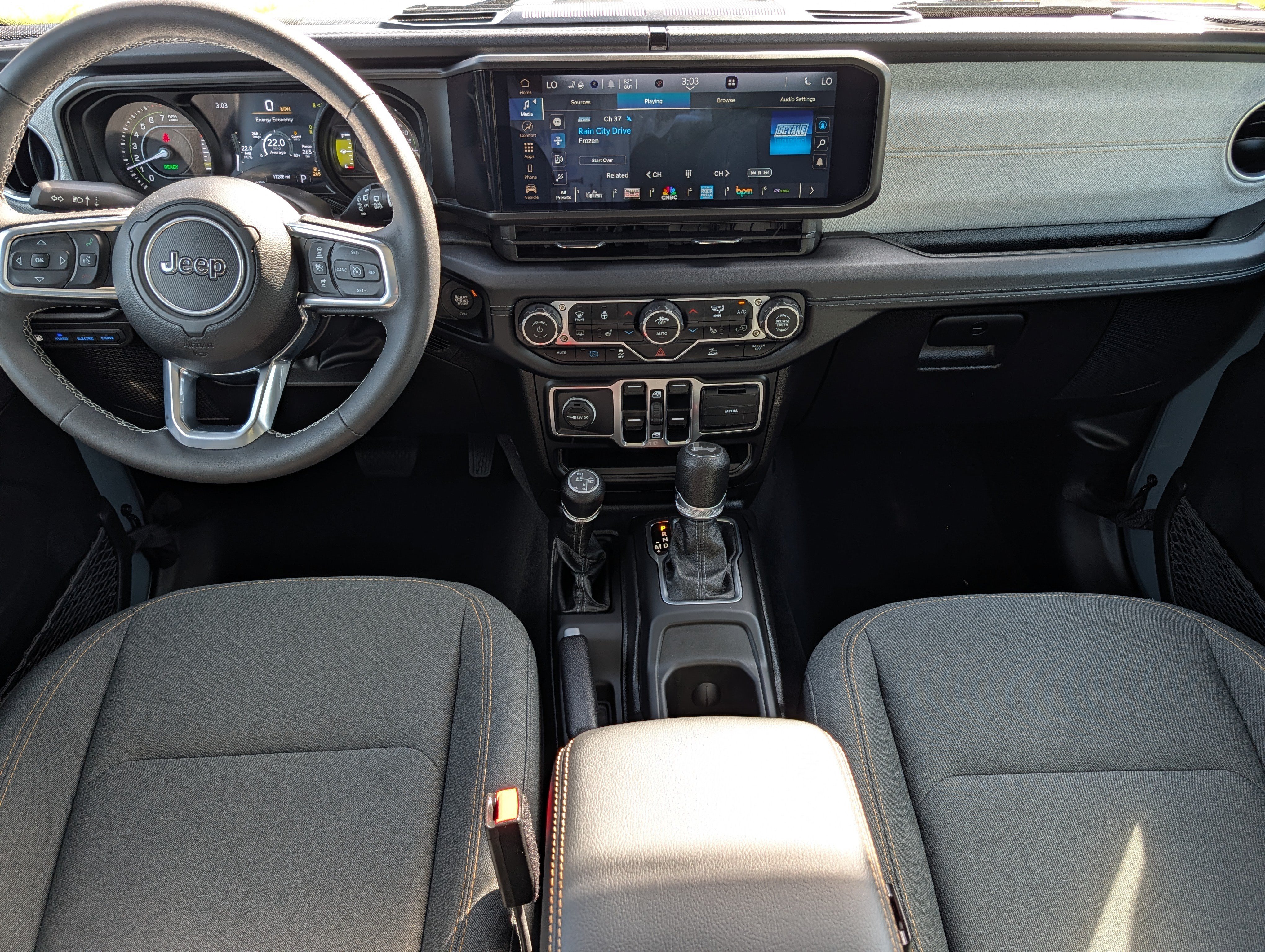 Used 2025 Jeep Wrangler Unlimited Sahara AWD/4WD image 10