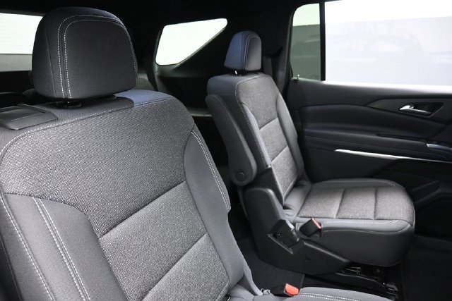 Used 2025 Chevrolet Traverse LT FWD image 29