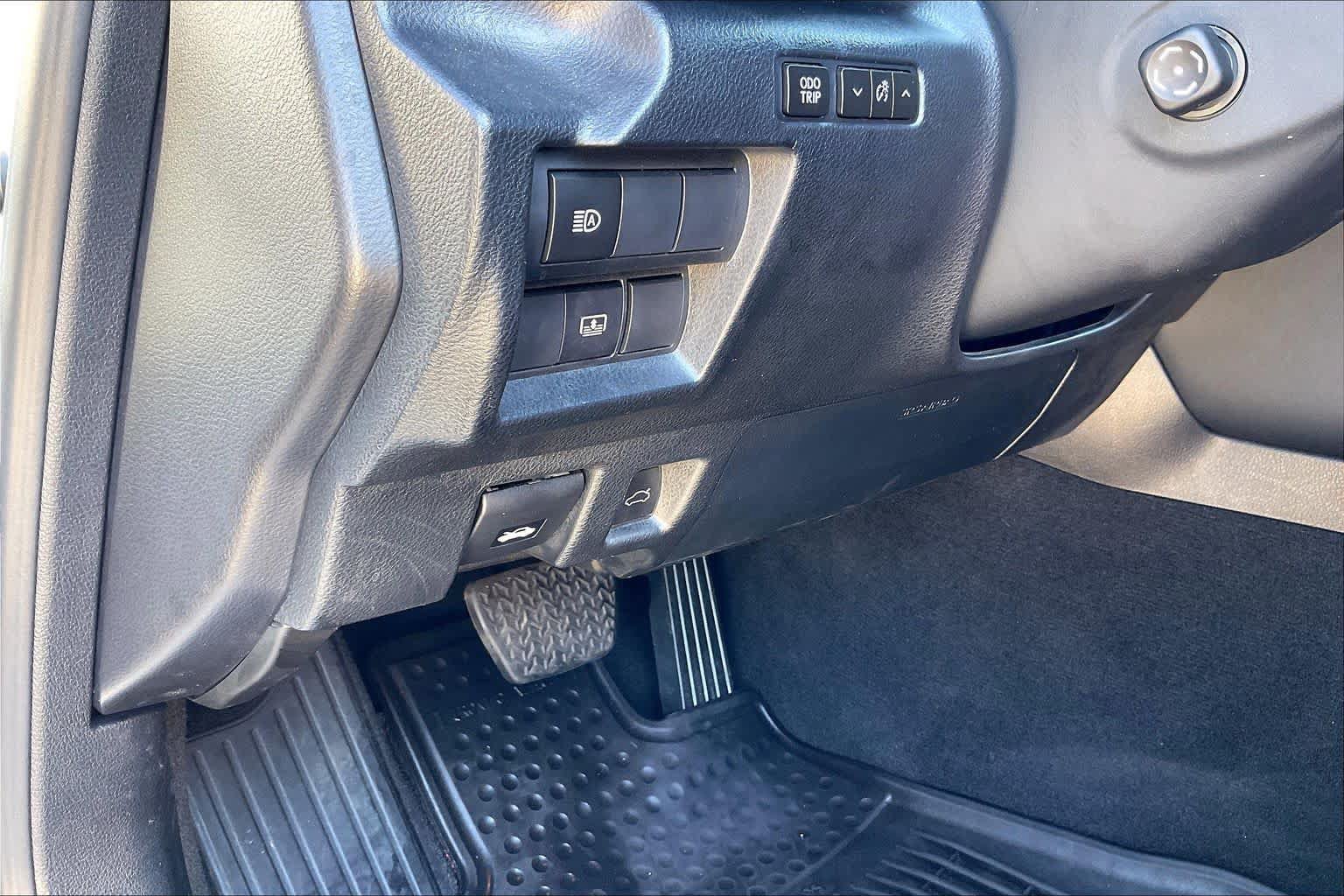 Used 2023 Lexus IS 300 w/ Premium Package RWD image 32