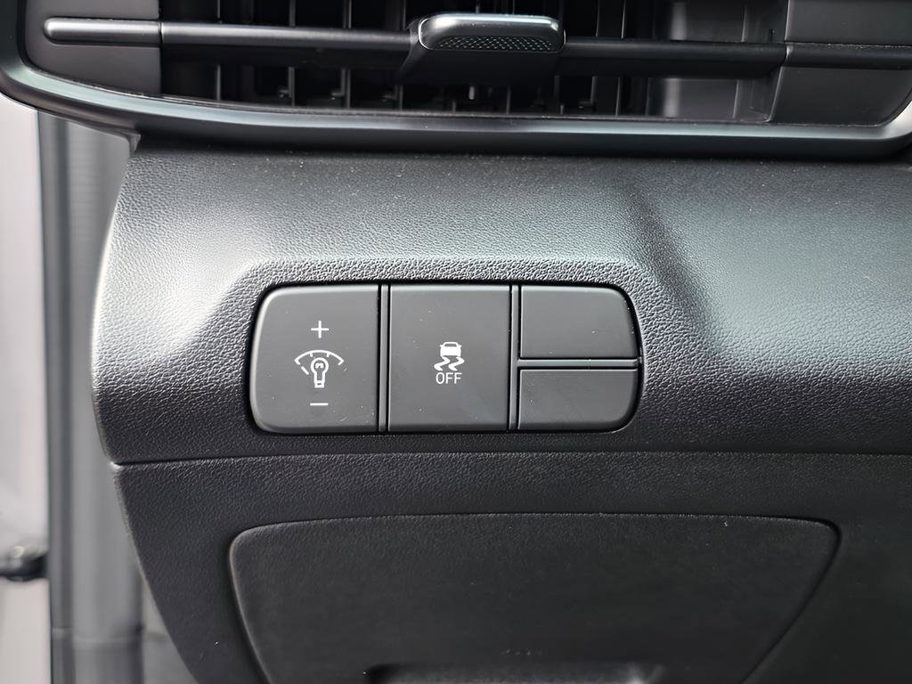 Certified 2025 Hyundai Elantra Sport FWD image 23