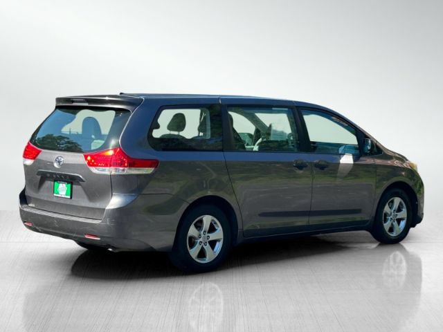 Used 2013 Toyota Sienna L w/ Towing Pkg FWD image 4