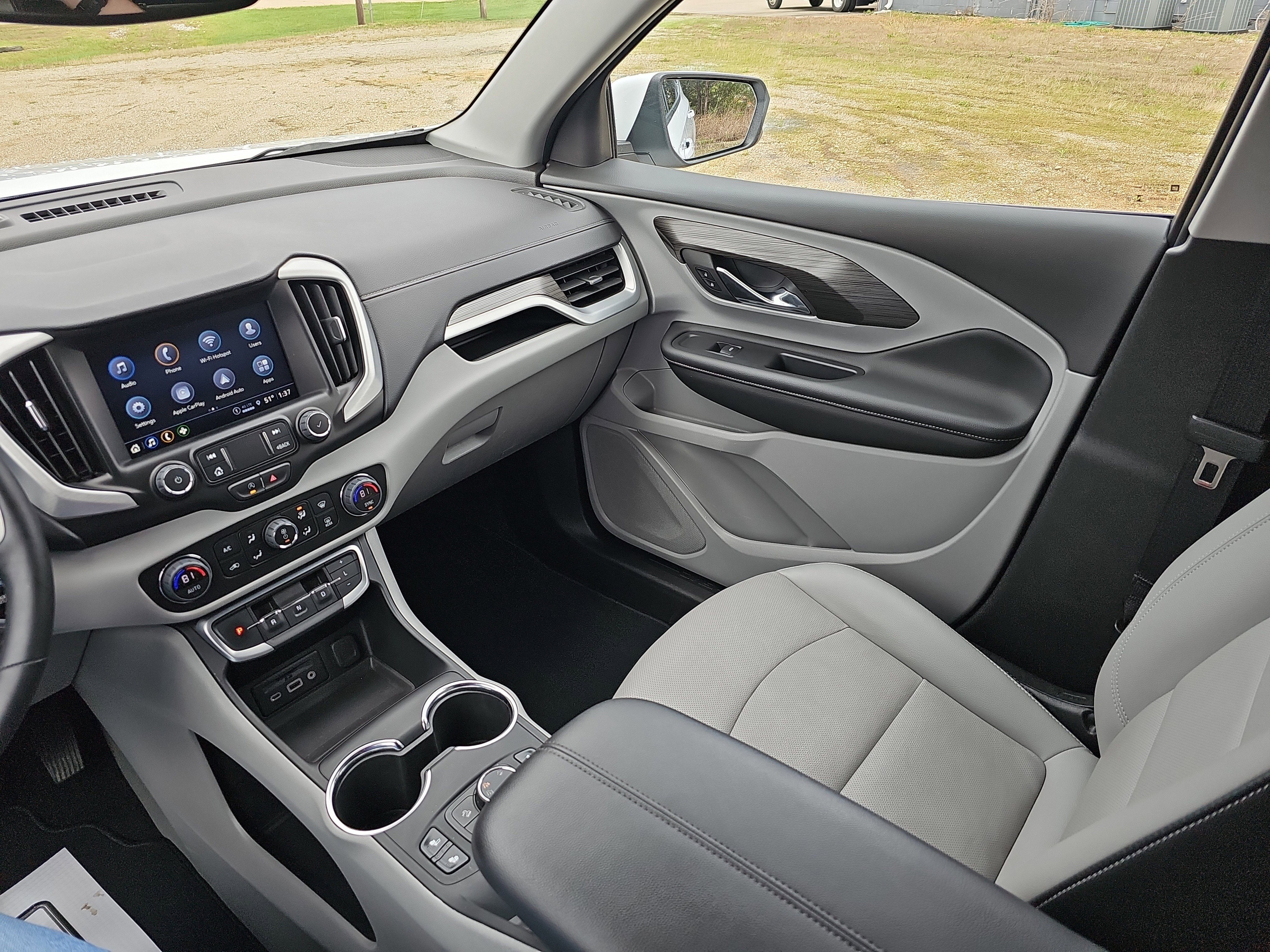 Used 2024 GMC Terrain SLT w/ LPO, Floor Liner Package image 28