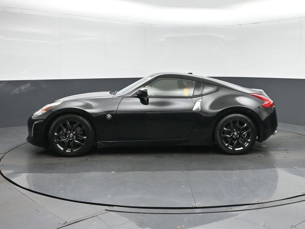 Used 2016 Nissan 370Z Touring RWD image 4