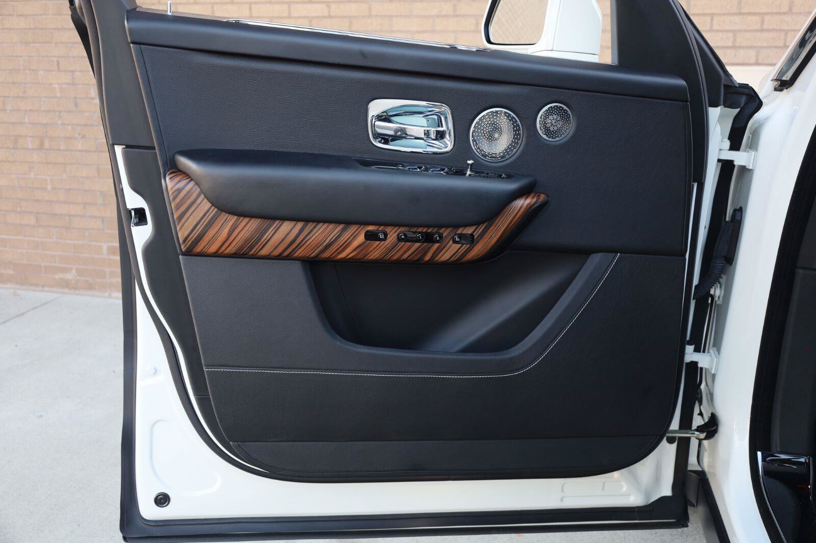 Used 2019 Rolls-Royce Cullinan AWD/4WD image 16