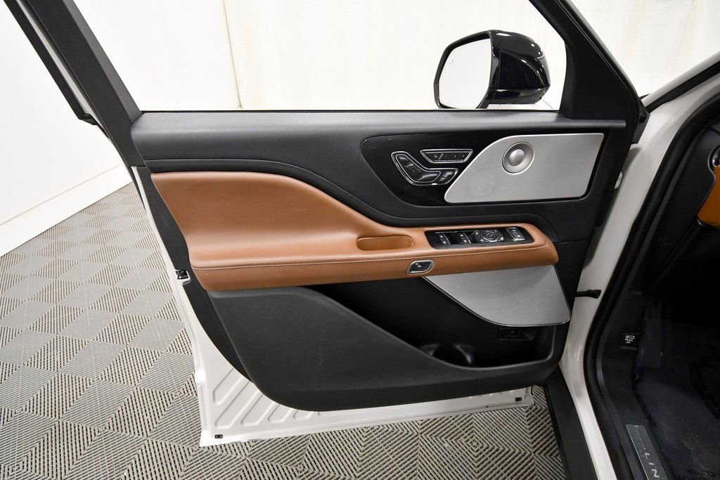Used 2020 Lincoln Aviator Reserve w/ Equipment Group 202A image 13