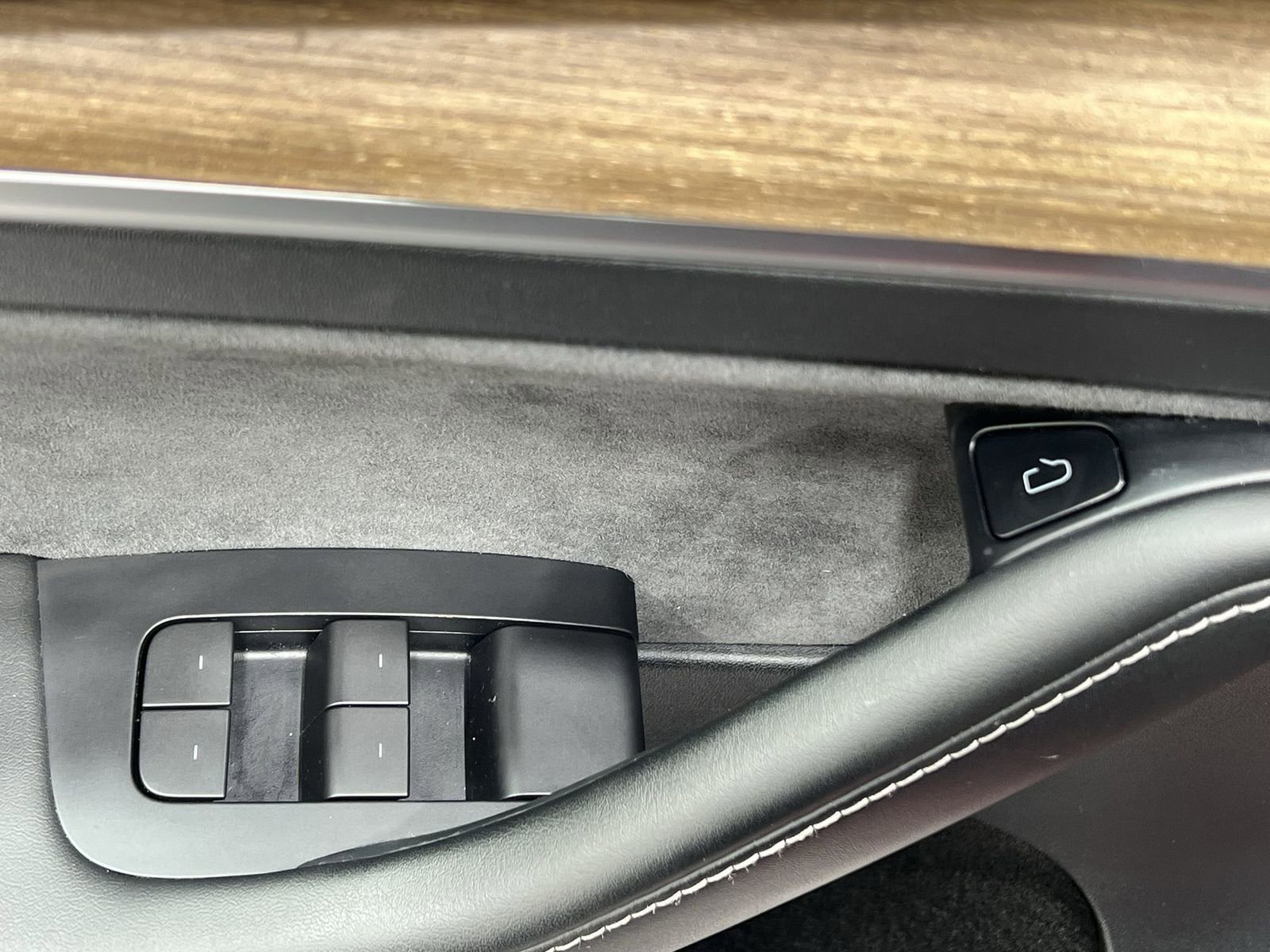 Used 2022 Tesla Model Y Long Range image 13