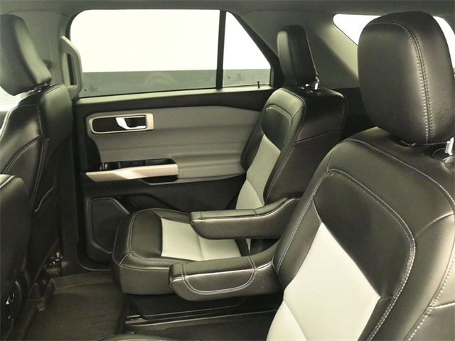 Used 2022 Ford Explorer XLT w/ Equipment Group 202A image 18