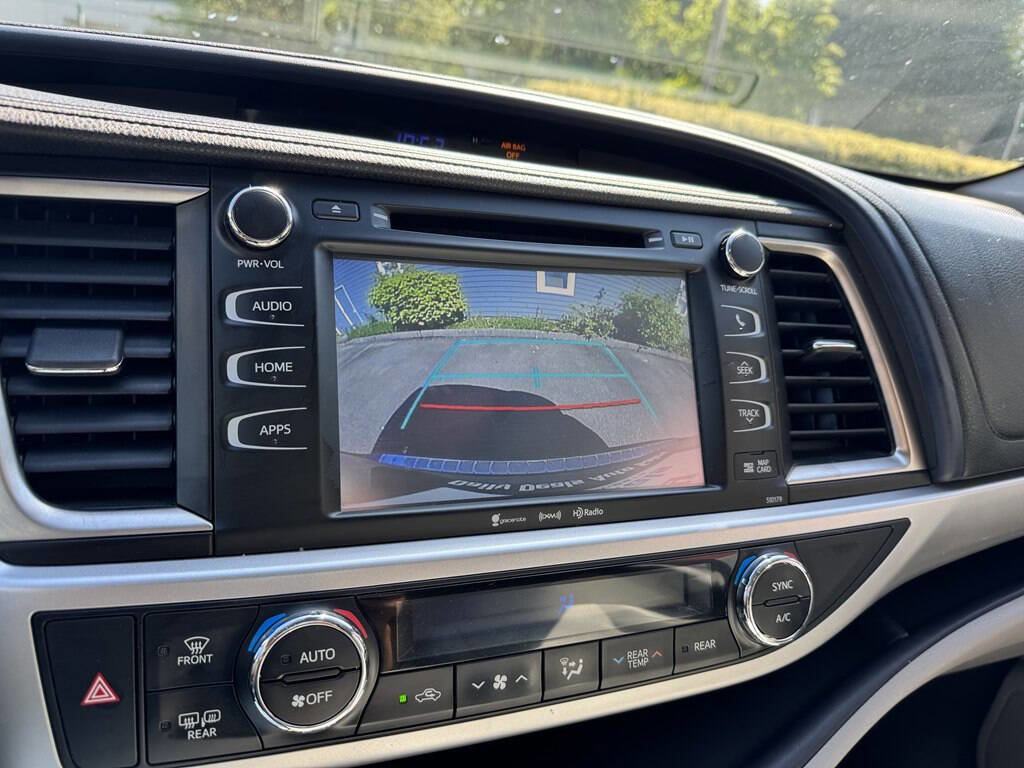 Used 2017 Toyota Highlander XLE image 22