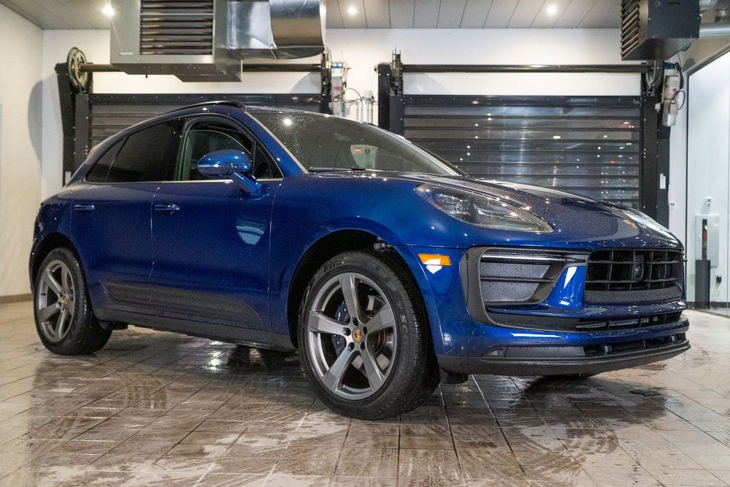 Certified 2025 Porsche Macan image 7