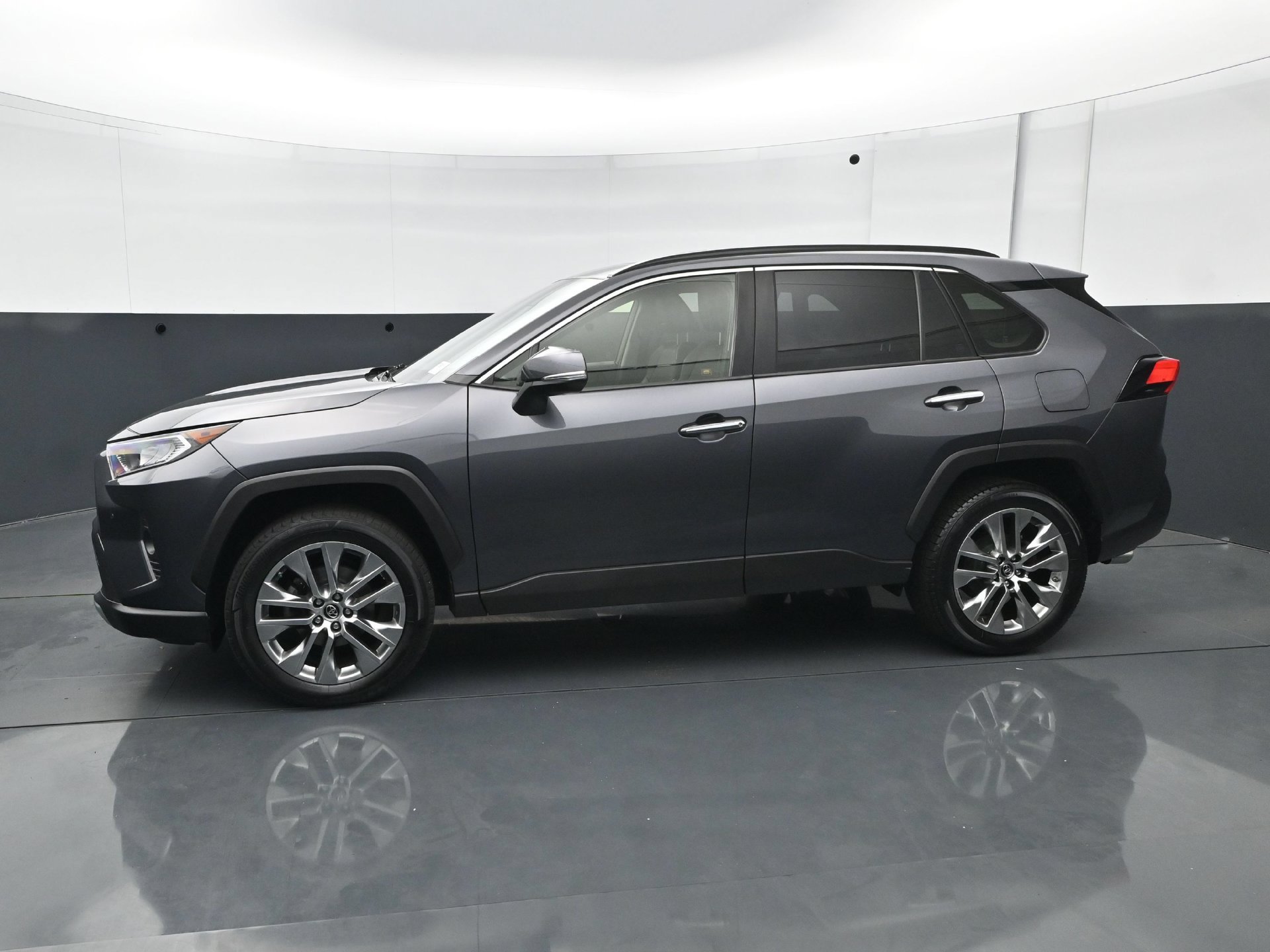 Used 2019 Toyota RAV4 Limited w/ Cold Weather Package AWD/4WD image 2
