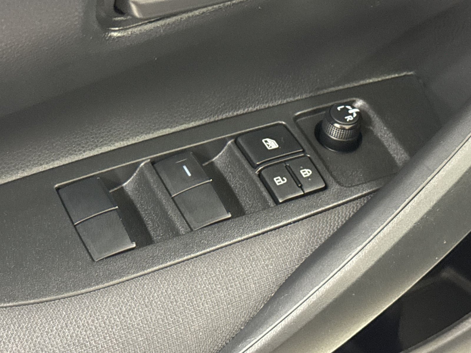 Used 2023 Toyota Corolla LE w/ Carpet Mat Package (TMS) FWD image 27