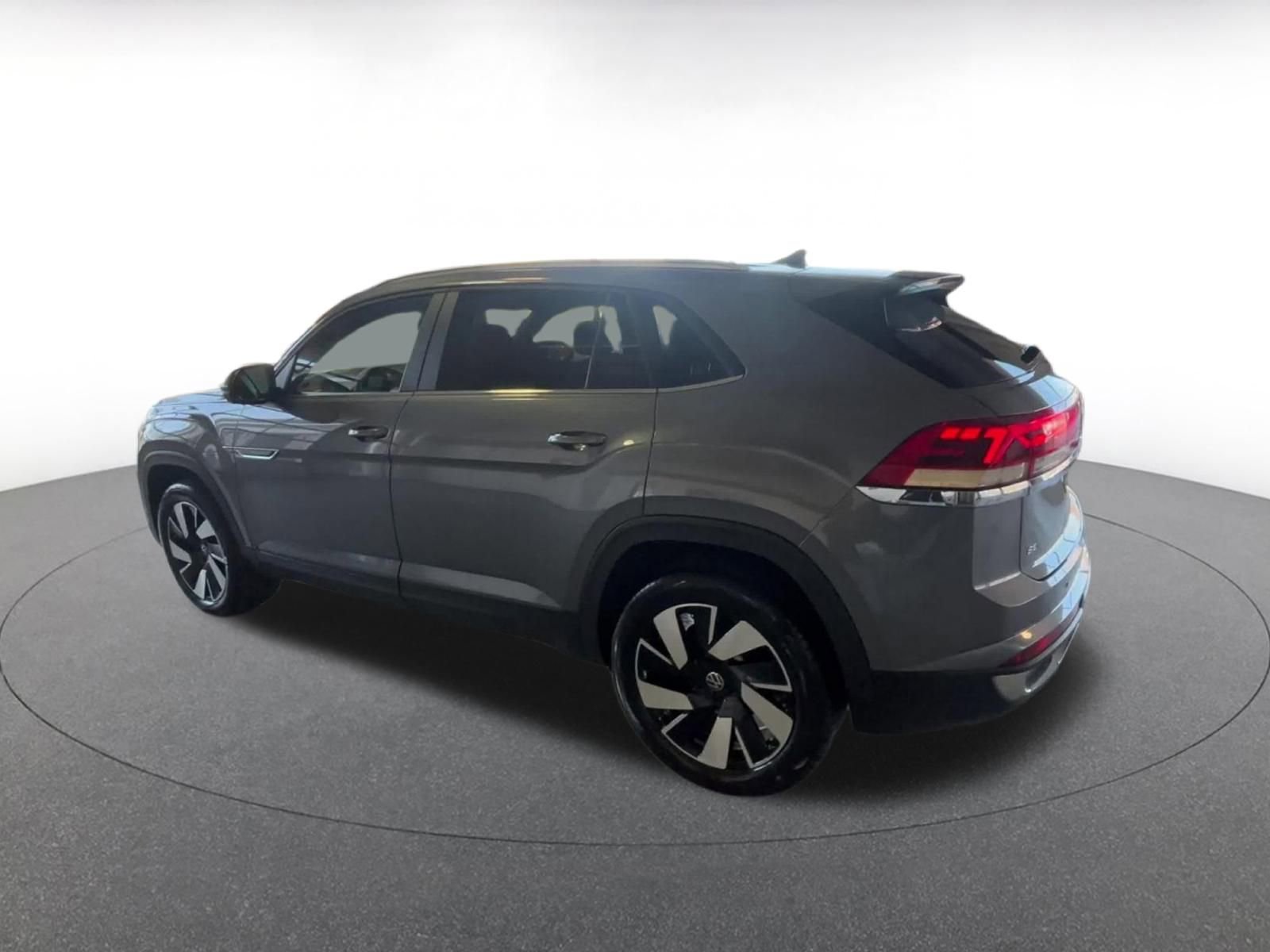 Used 2025 Volkswagen Atlas Cross Sport SE image 12