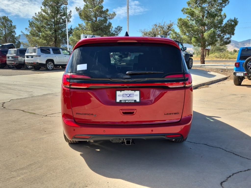 New 2025 Chrysler Pacifica Limited w/ Trailer Tow Group FWD image 6