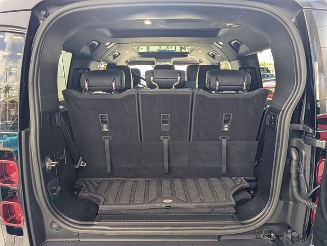 Used 2023 Land Rover Defender 130 X-Dynamic SE image 15