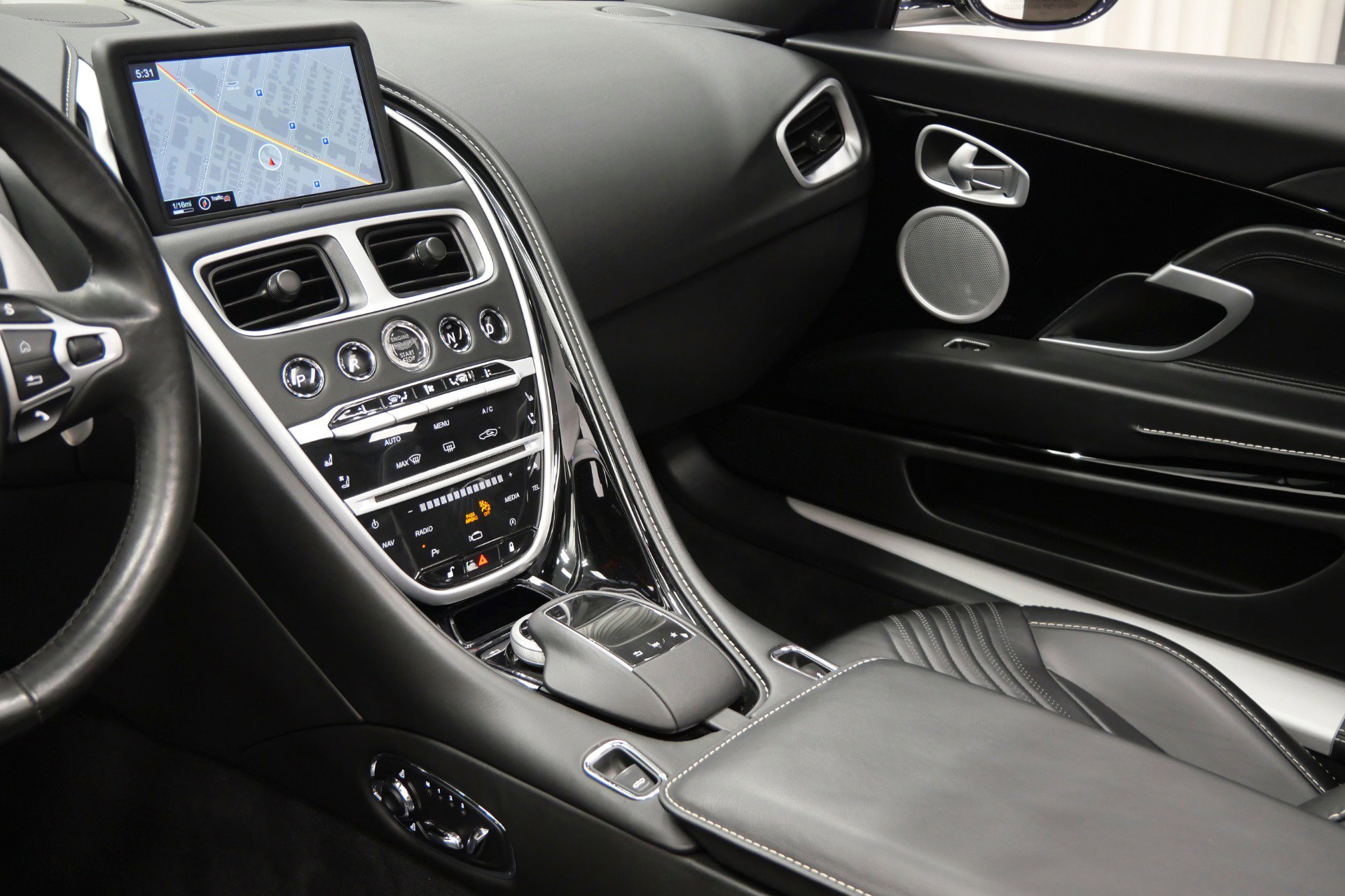 Used 2019 Aston Martin DB11 Volante image 26