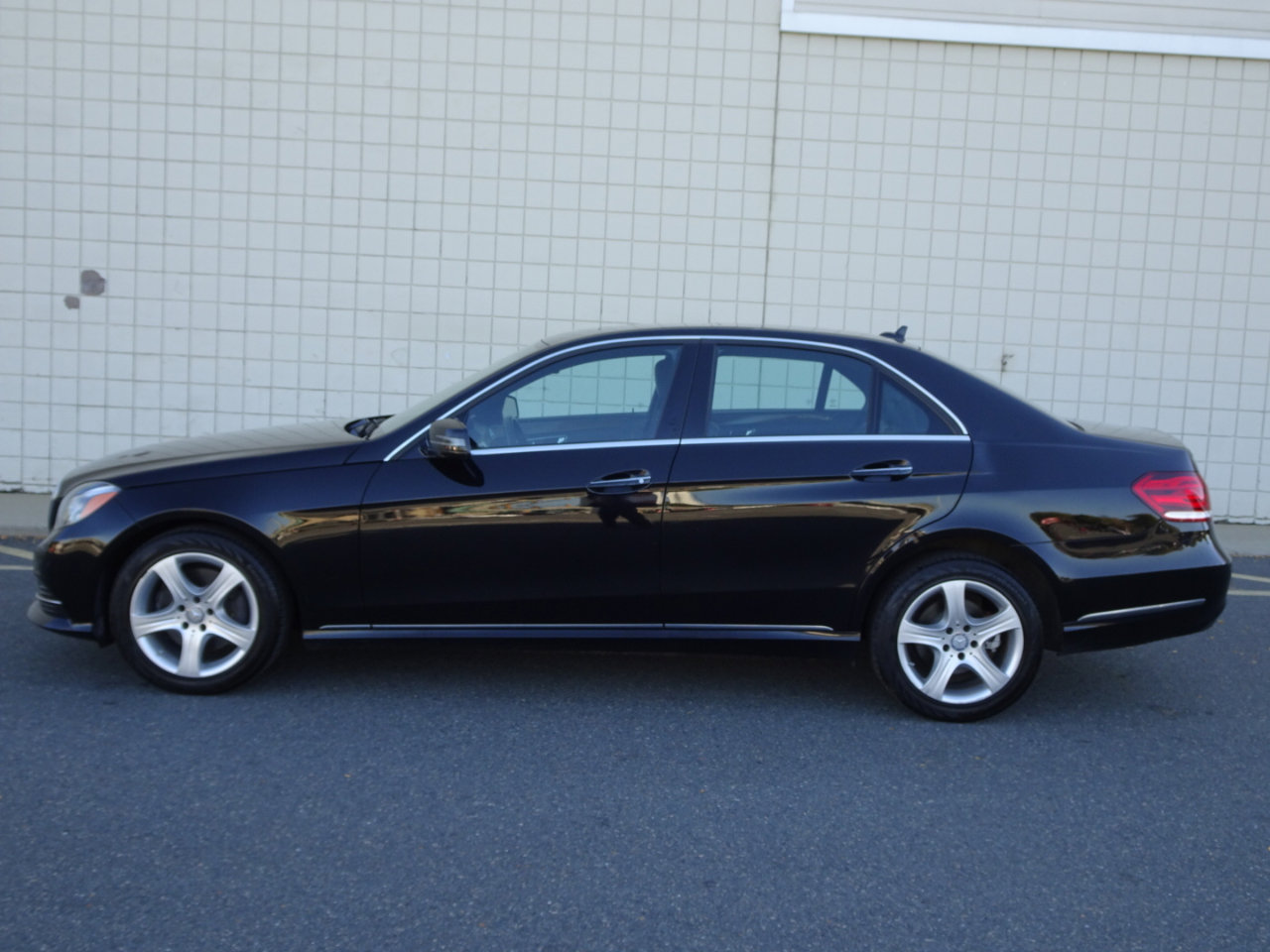 Used 2015 Mercedes-Benz E 350 4MATIC Sedan image 4