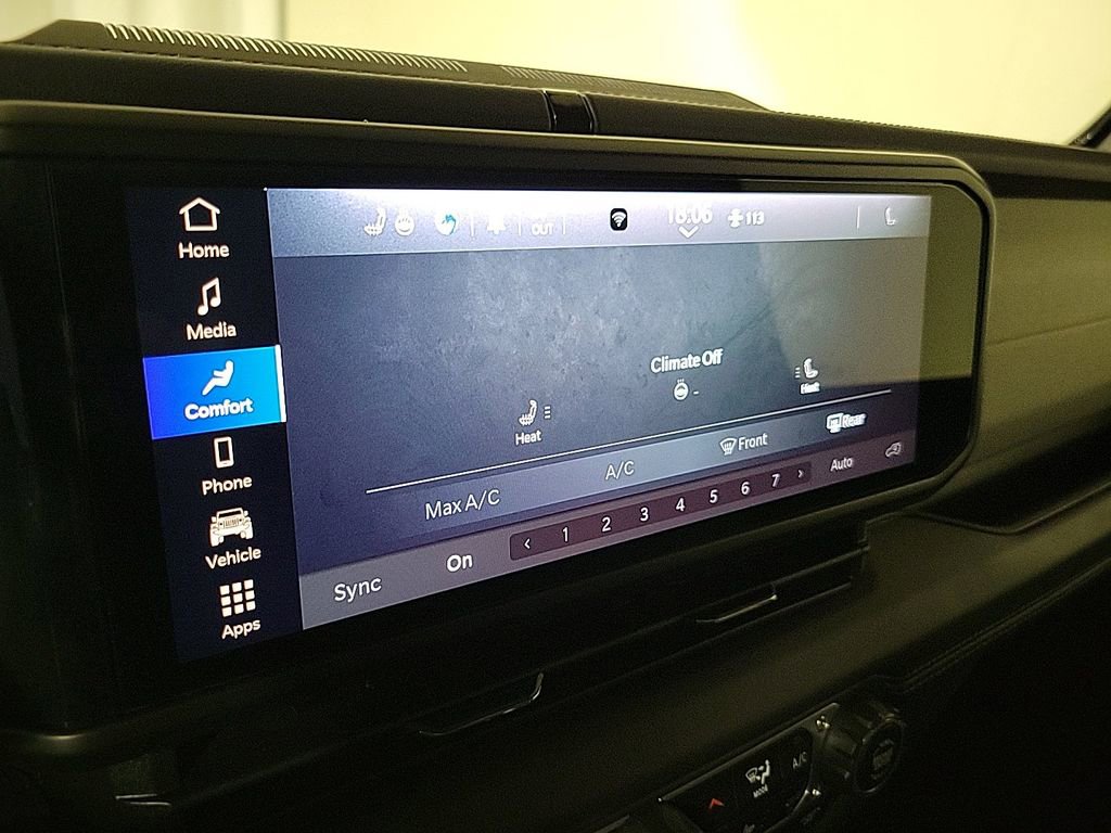 Used 2025 Jeep Wrangler Unlimited Sahara w/ Safety Group image 15