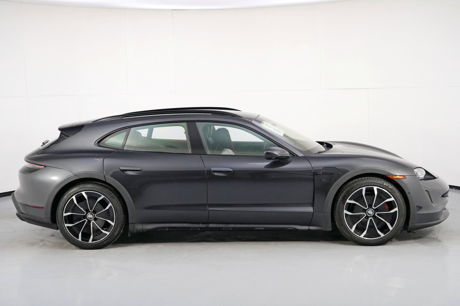 Used 2023 Porsche Taycan 4S w/ Performance Package AWD/4WD image 57