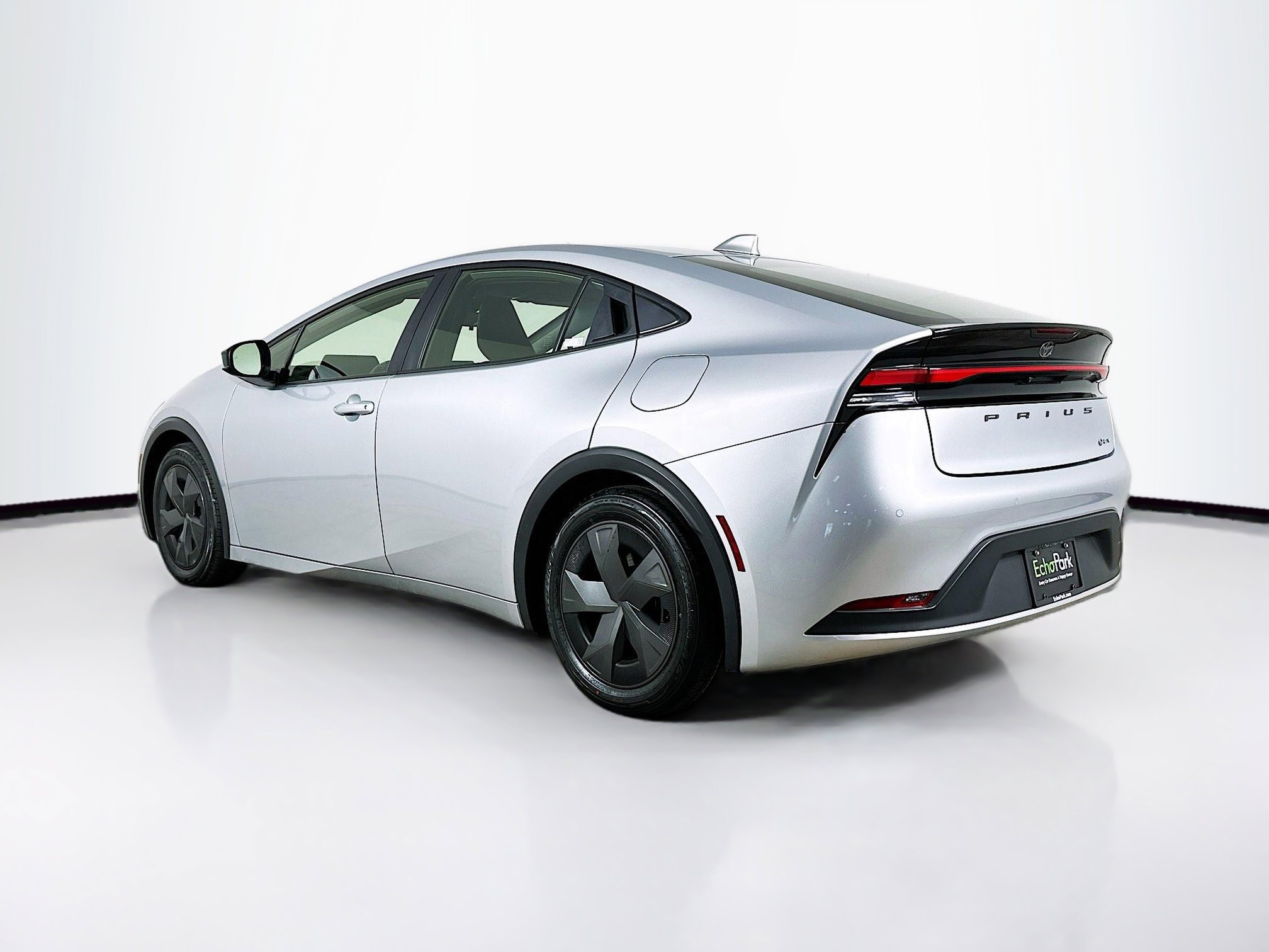 Used 2024 Toyota Prius LE image 5