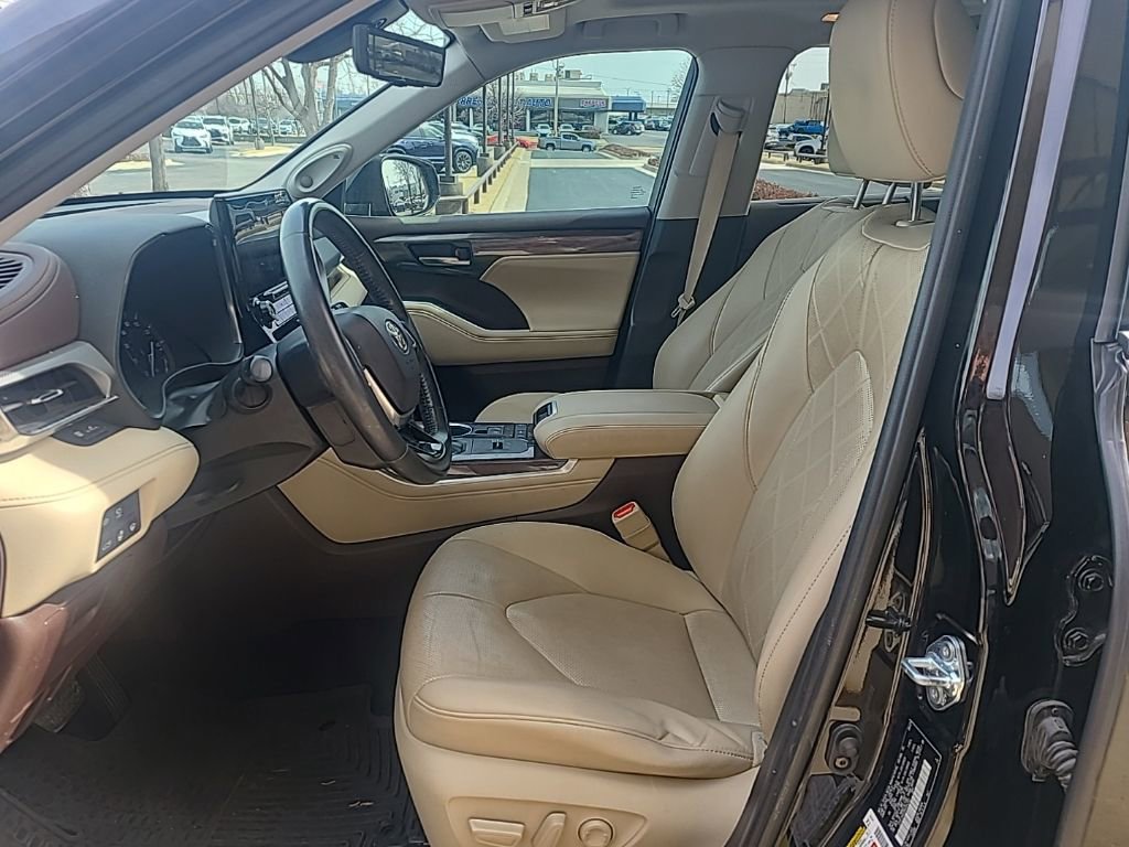 Used 2021 Toyota Highlander Platinum image 5