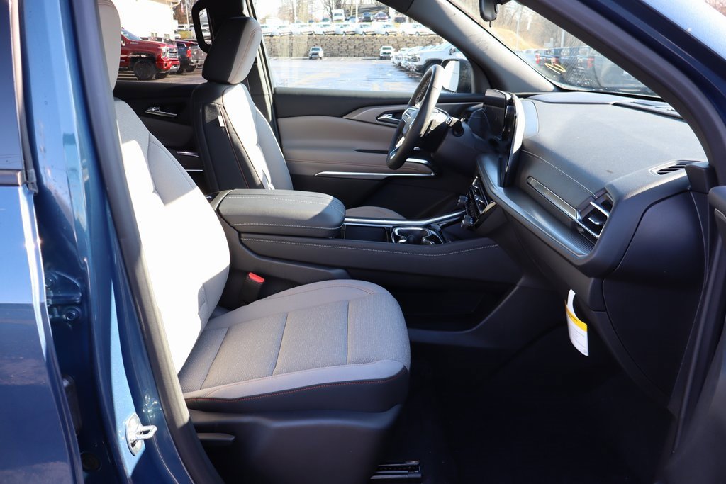Used 2025 Chevrolet Traverse LT w/ Driver Confidence Package image 16