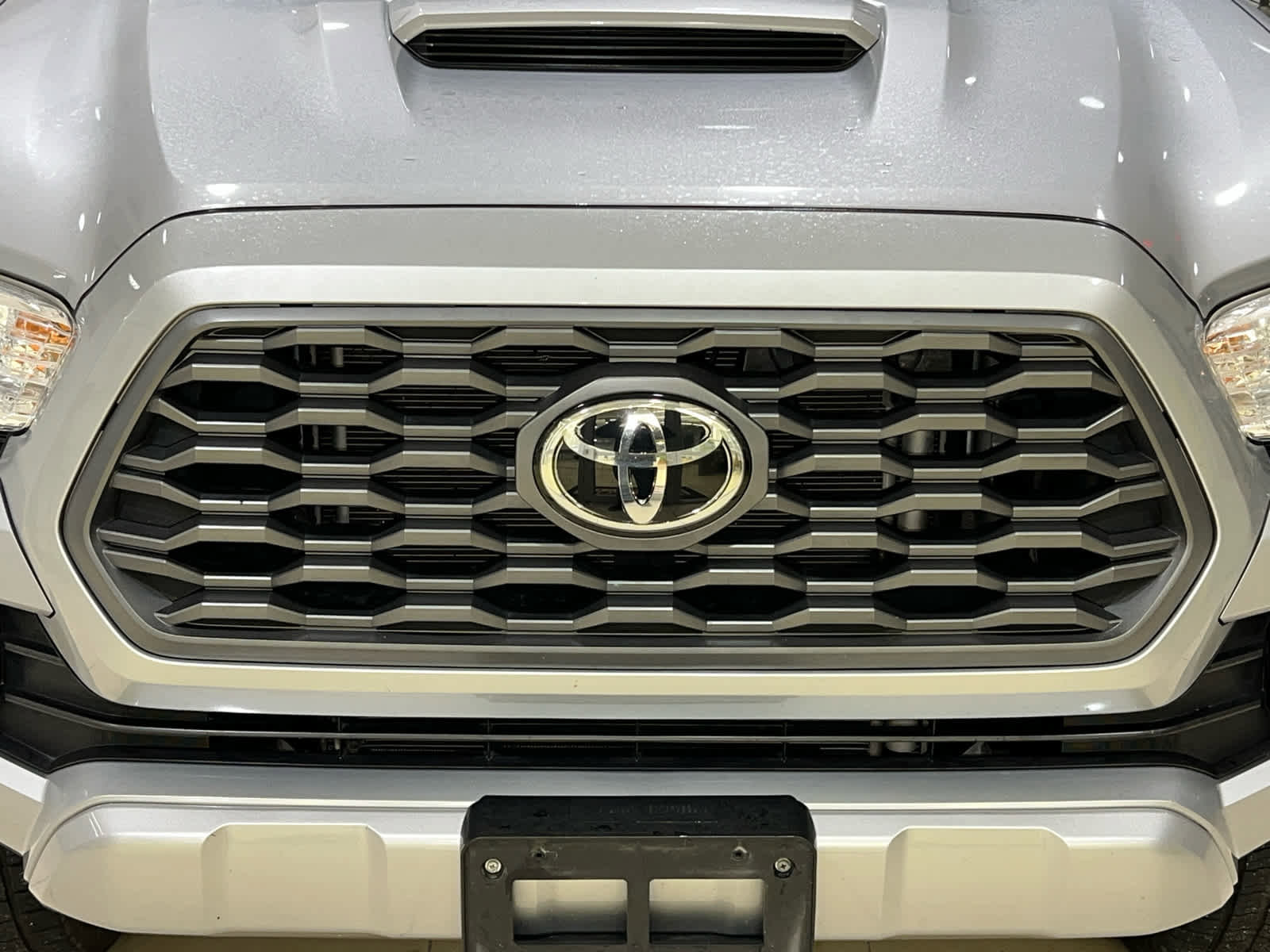 Used 2020 Toyota Tacoma TRD Sport image 4